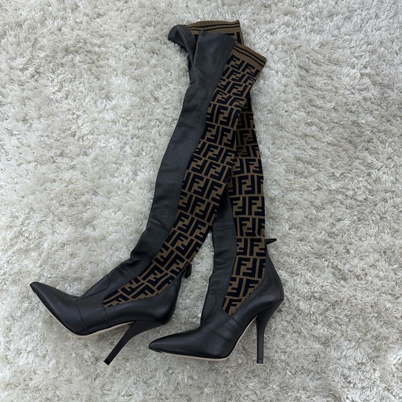 Fendi Shoes - Fendi . Size 39 . Brown